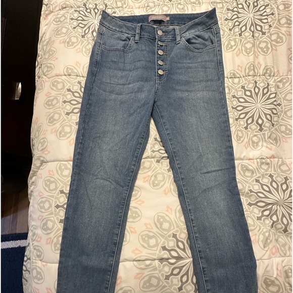 JUST USA Rhea Mid Rise Exposed button Skinny Jean - Picture 2 of 2